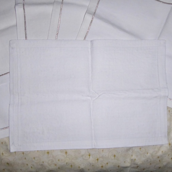 SET 4 WHITE LINEN PLACEMATS SILVER TRIM RECTANGULAR 17" x 12" ELEGANT HOLIDAY - Picture 3 of 3